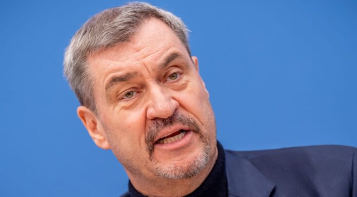 Markus Söder fordert eine Stunde Mehrarbeit pro Woche! | Politik