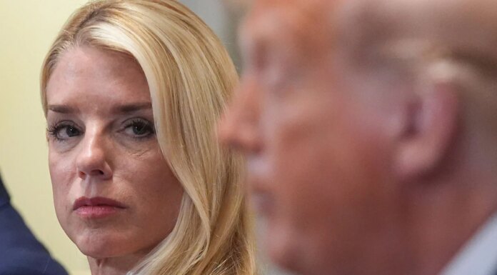 USA: Von Trump entlassen – der Aufstieg und Fall von Pam Bondi – Politik