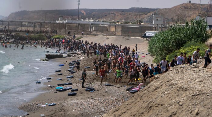 Laut Madrid: Nahezu alle Migranten haben Ceuta verlassen – Politik