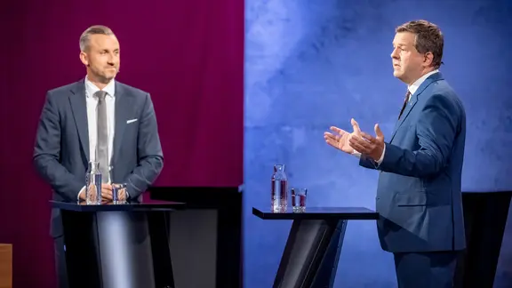Schulze spricht in Richtung Siegmund | MDR/Andreas Lander Schulze spricht in Richtung Siegmund
